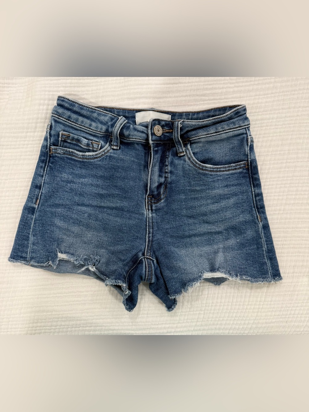 Women's Mid-Rise Frayed Hem Denim Shorts - Blue